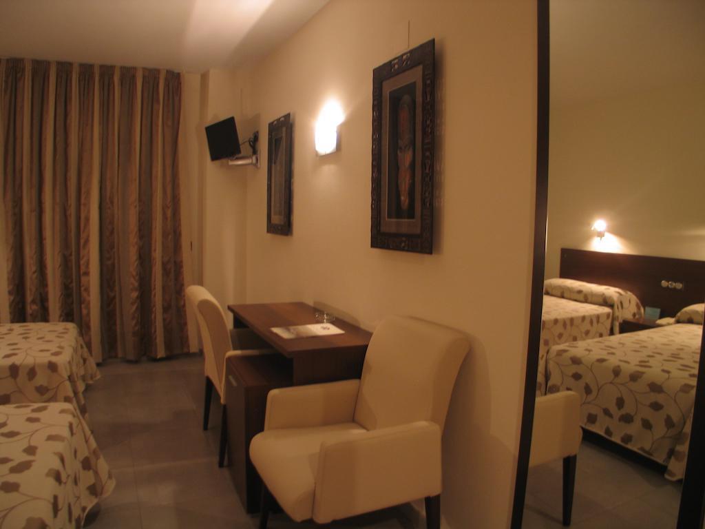Hotel San Cristobal コリア 部屋 写真
